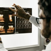 Zahngesundheit in der Familie: Was Eltern im Alltag und unterwegs beachten sollten