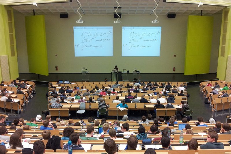 Warum Eltern sich frühzeitig Gedanken über die Universitäten ihrer Kinder machen sollten