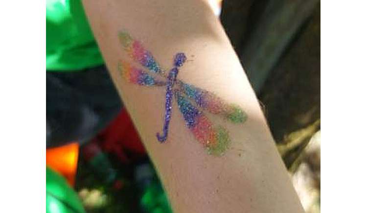 Glitzertattoos und Kinderschminken