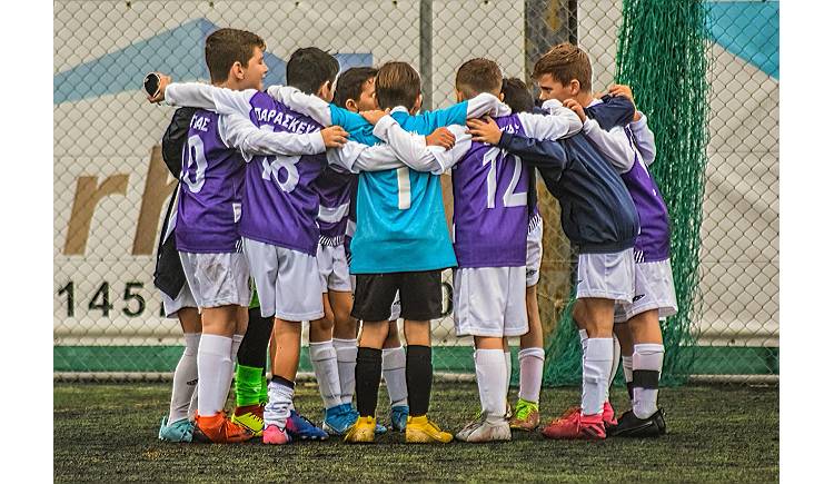 Teamgefühl in Kinder Sport: Warum Kleinigkeiten in Ausstattung und Kleidung groß wirken